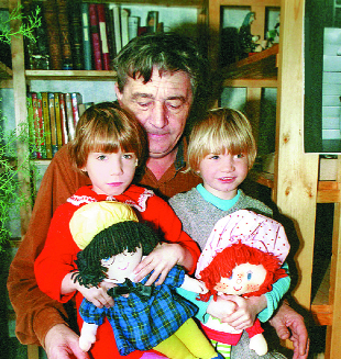 С дочерьми  Светой и Ирой (1995 год)