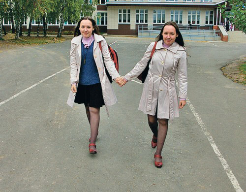 n Близняшки Алена и Элина Абызовы даже не подозревали, что их поиск затянется на два года и выйдет за пределы родного края.